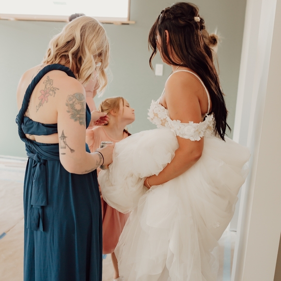 WEDDING DRESS - Picture 9 of 13